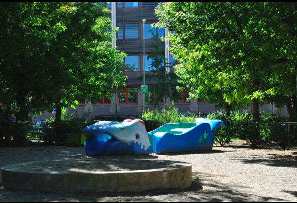 parc_jeux_cité_carl-vogt_avec_grosse_baleine
